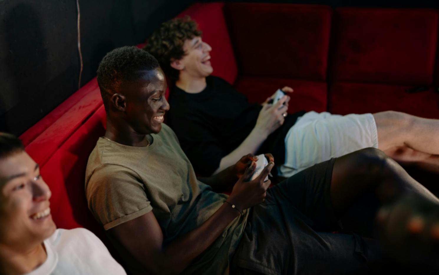 MOBAゲーム戦略分析の実践トレーニング風景